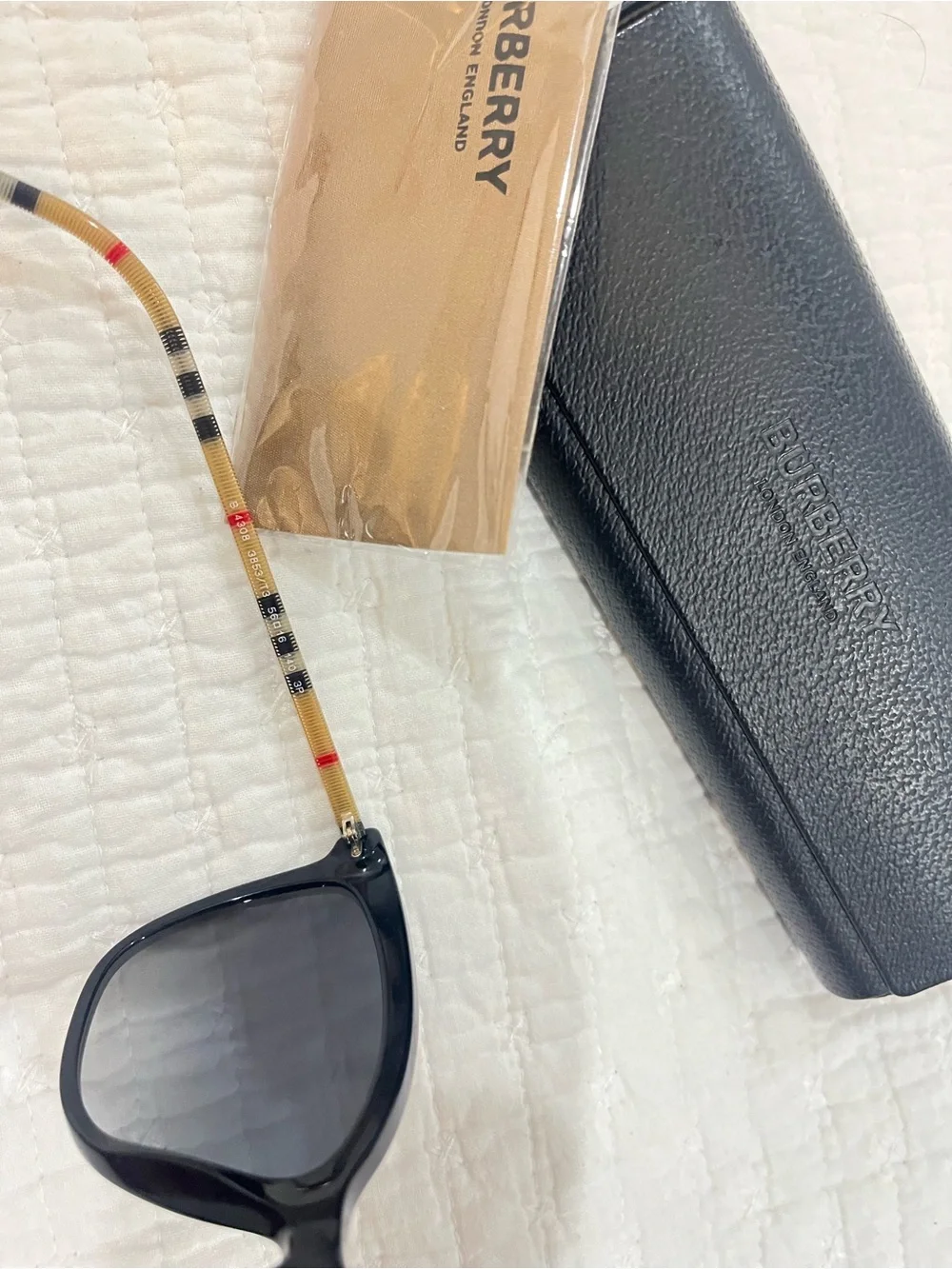Burberry Black Cat-Eye Sunglasses with Gradient Lenses - Picture 3 of 4